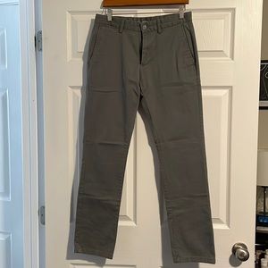 Old Navy slim-fit chinos 30/32
